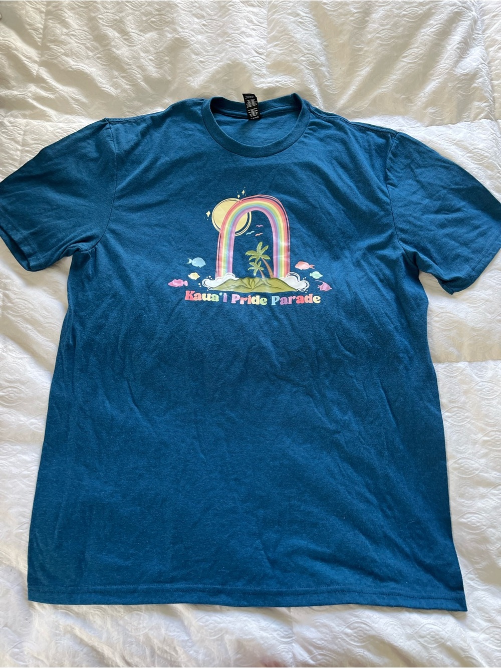 Kaua'i Pride Parade Rainbow Graphic T shirt size small